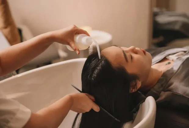 Gội Đầu Dưỡng Sinh Thảo Dược – Liệu Pháp Chăm Sóc Sức Khỏe Tự Nhiên