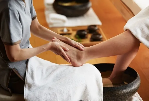 Tại Sao Bạn Nên Kết Hợp Massage Chân Vào Liệu Trình Làm Nail?
